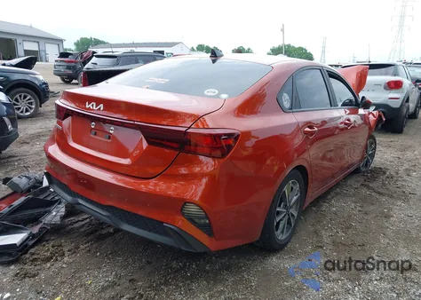 2022 Kia Forte Lxs z USA, uszkodzony, nr VIN 3KPF24AD2NE452706